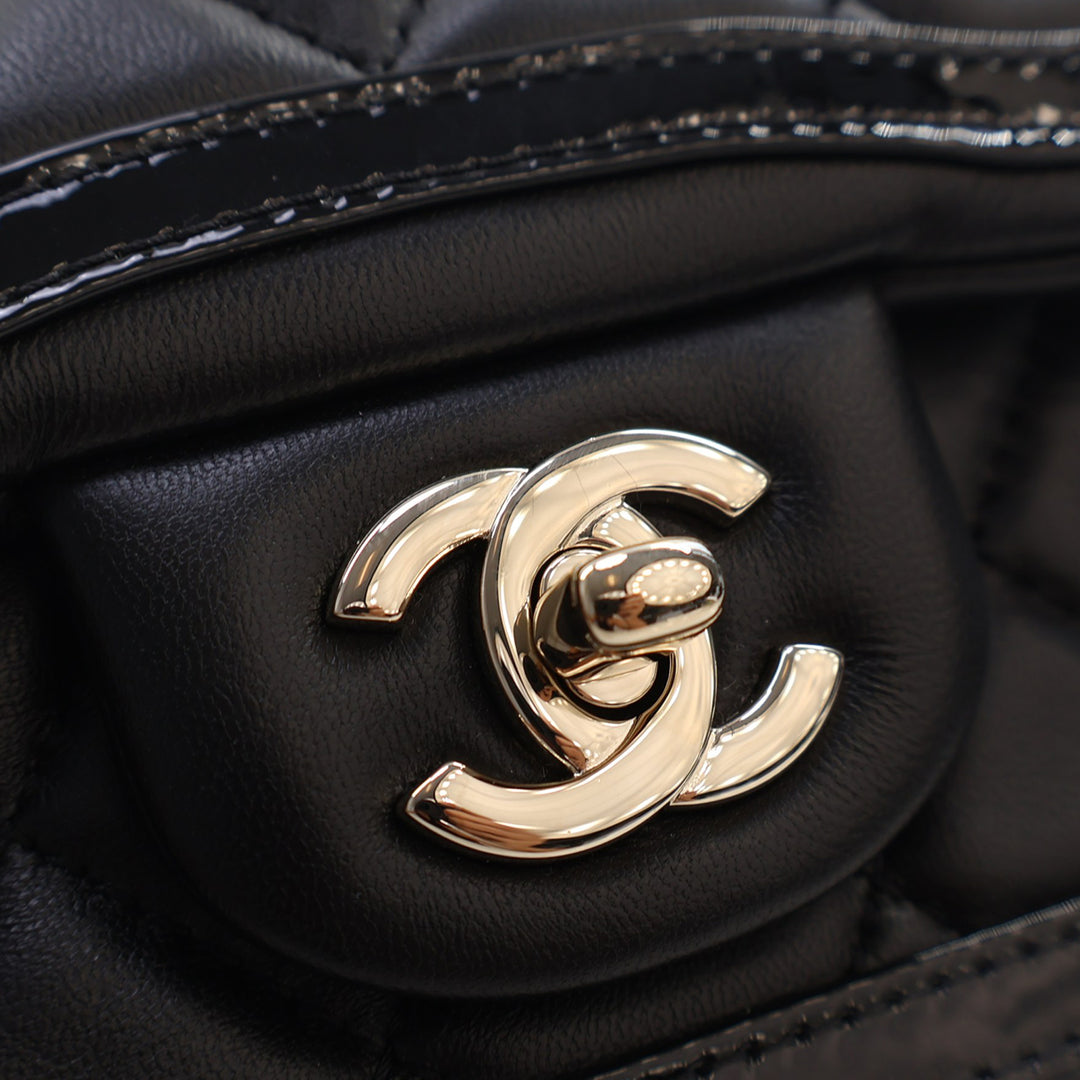Chanel Mini CC Matelassé brillant Cuir d'agneau Half à rabat