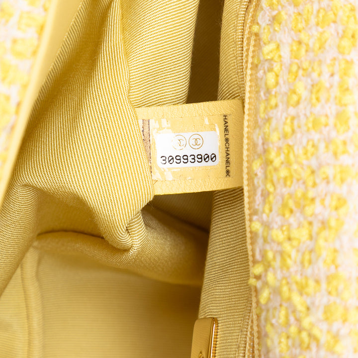 Chanel Medium Tweed 19 à rabat