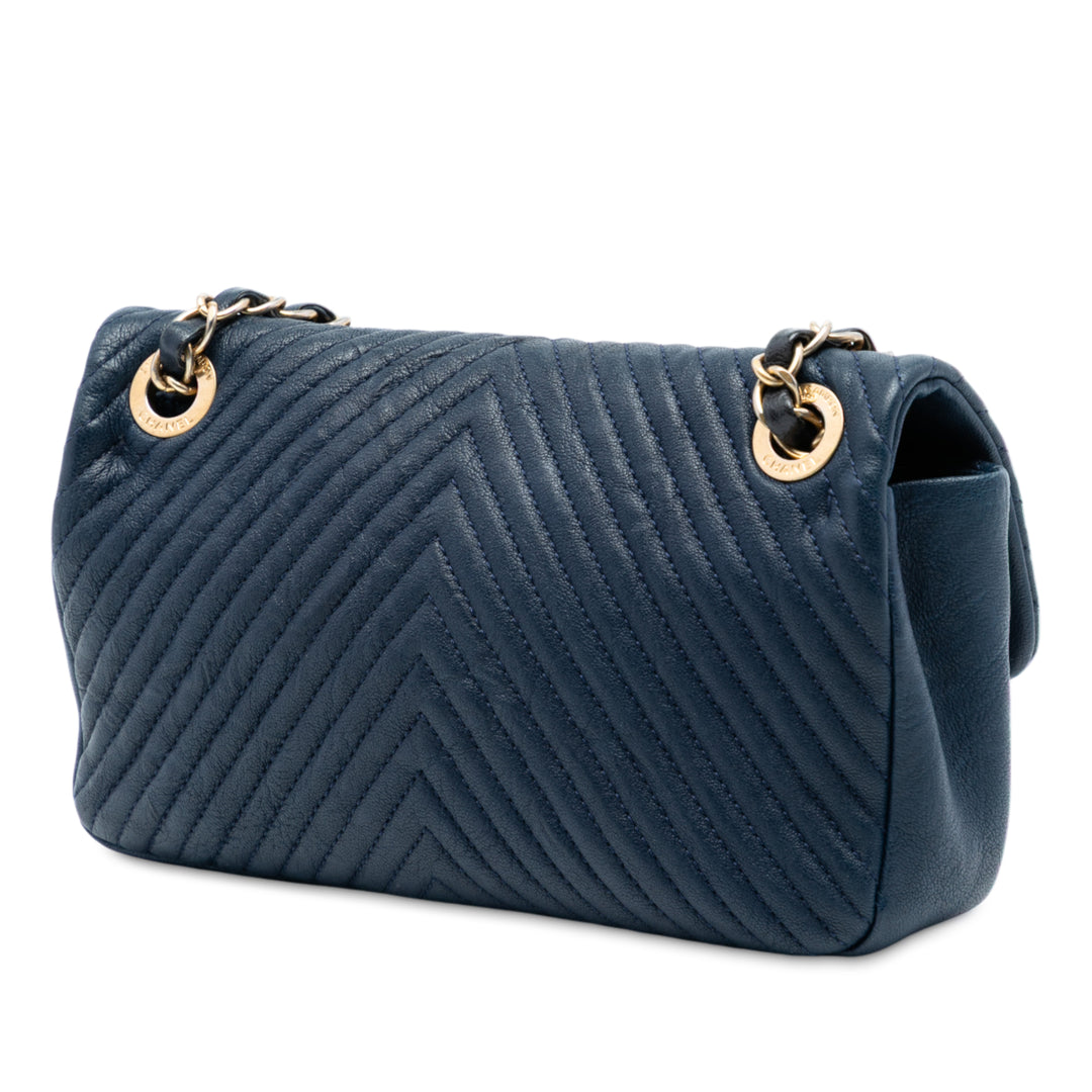 Chanel Small Chevron Wrinkled Cuir de veau Medallion Charm Surpique à rabat