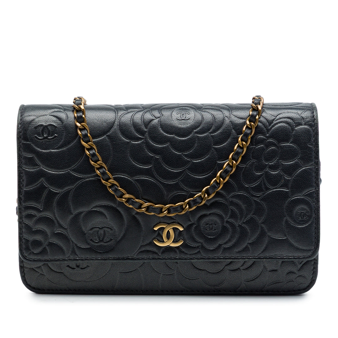 Chanel CC embossé Camellia Wallet on Chain Cuir d'agneau Noir – vue principale – GABY PARIS