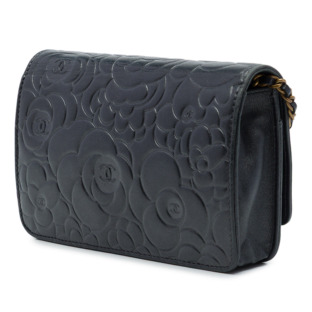 Chanel CC embossé Camellia Wallet on Chain Cuir d'agneau Noir – vue 2 – GABY PARIS