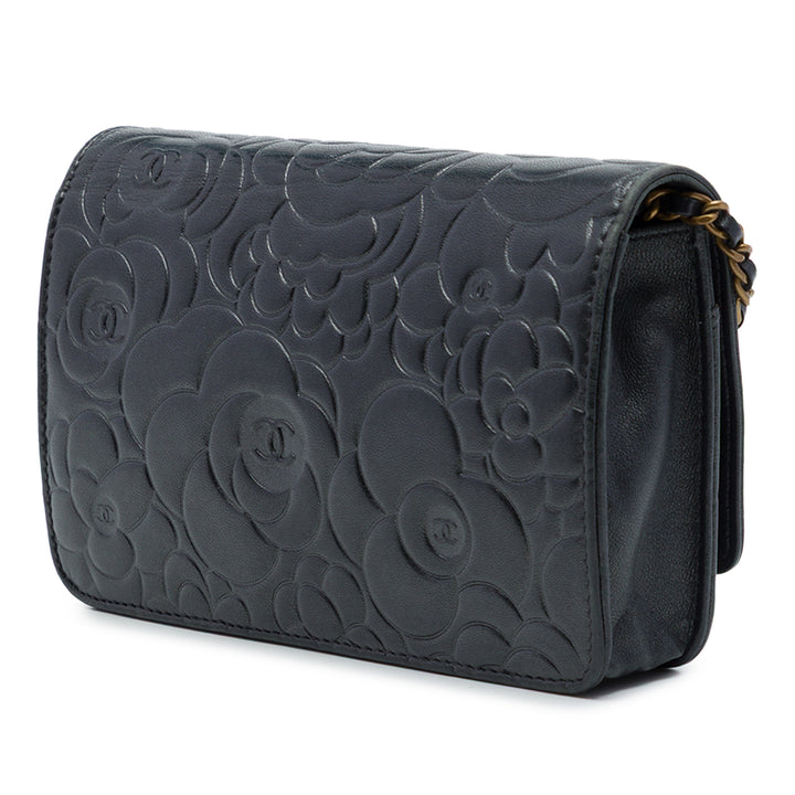 Chanel CC embossé Camellia Wallet on Chain Cuir d'agneau Noir – vue 2 – GABY PARIS