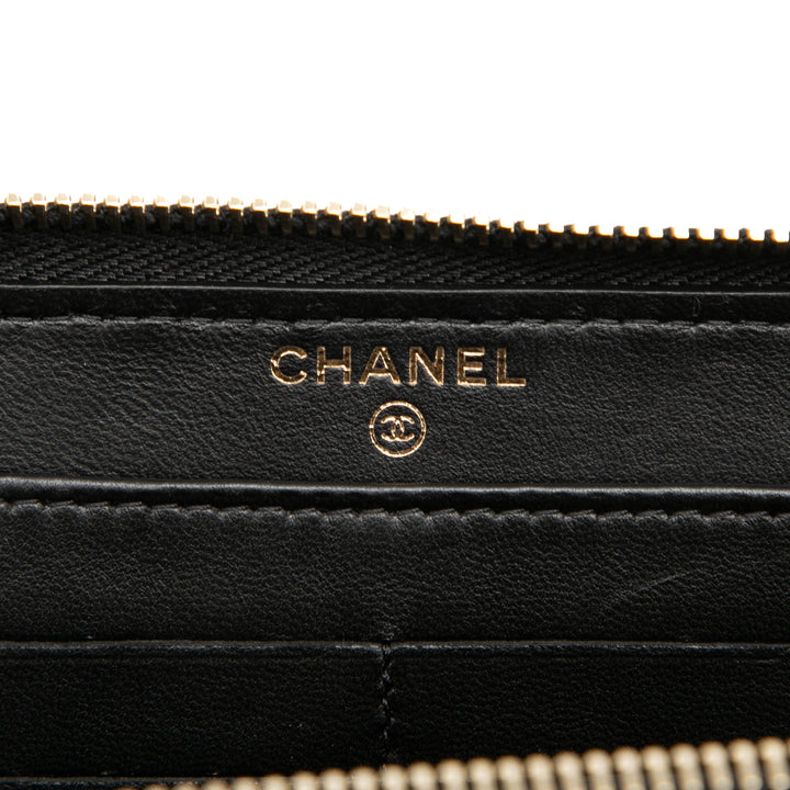Chanel Bicolor Matelassé Cuir d’agneau Perles fantaisie Ribbon Portefeuille long