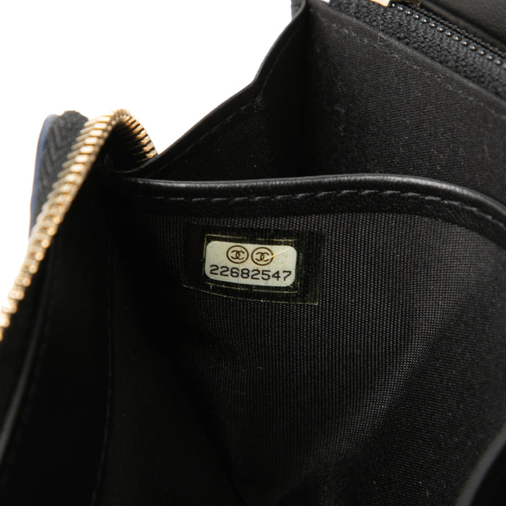 Chanel Bicolor Matelassé Cuir d’agneau Perles fantaisie Ribbon Portefeuille long