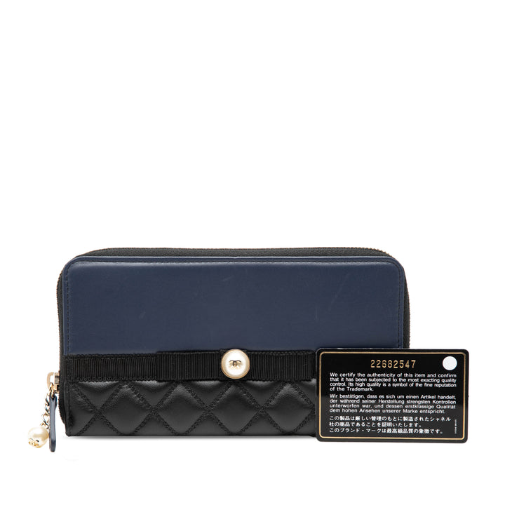 Chanel Bicolor Matelassé Cuir d’agneau Perles fantaisie Ribbon Portefeuille long