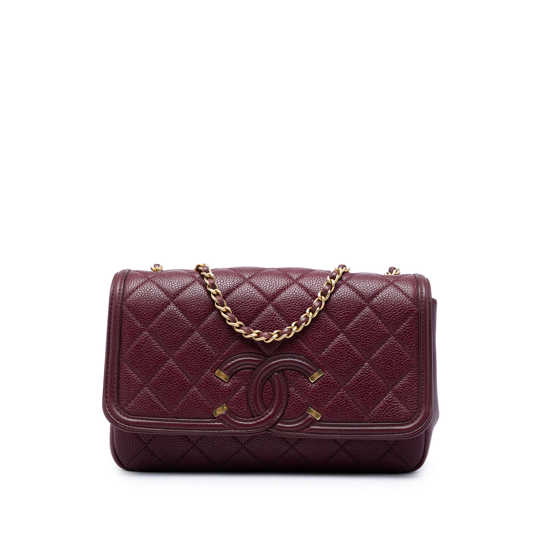 Chanel Matelassé CC Filigree à rabat Petit Cuir caviar Rouge – vue principale – GABY PARIS