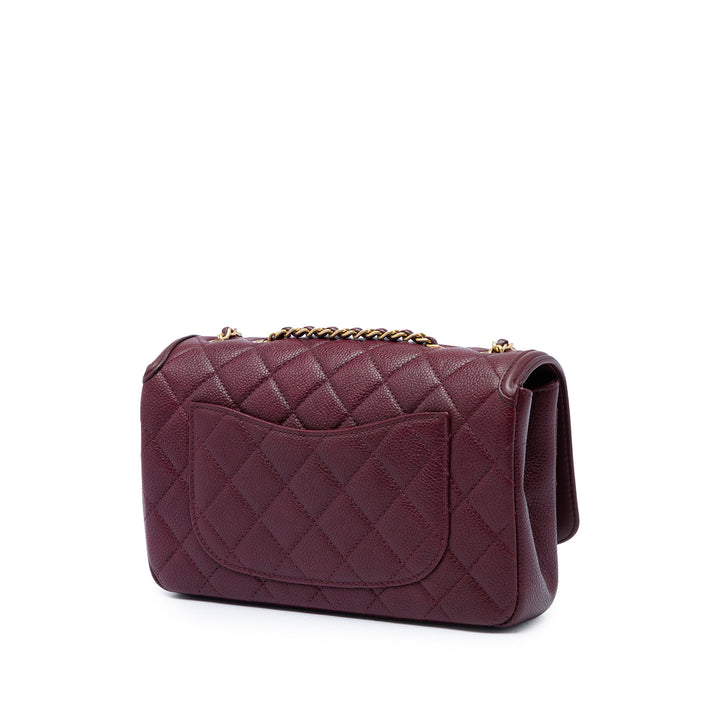 Chanel Matelassé CC Filigree à rabat Petit Cuir caviar Rouge – vue 2 – GABY PARIS