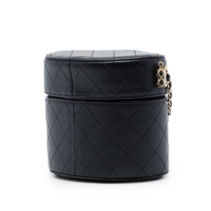 CC Matelassé Rond Vanity Pochette avec chaîne Cuir d'agneau Noir