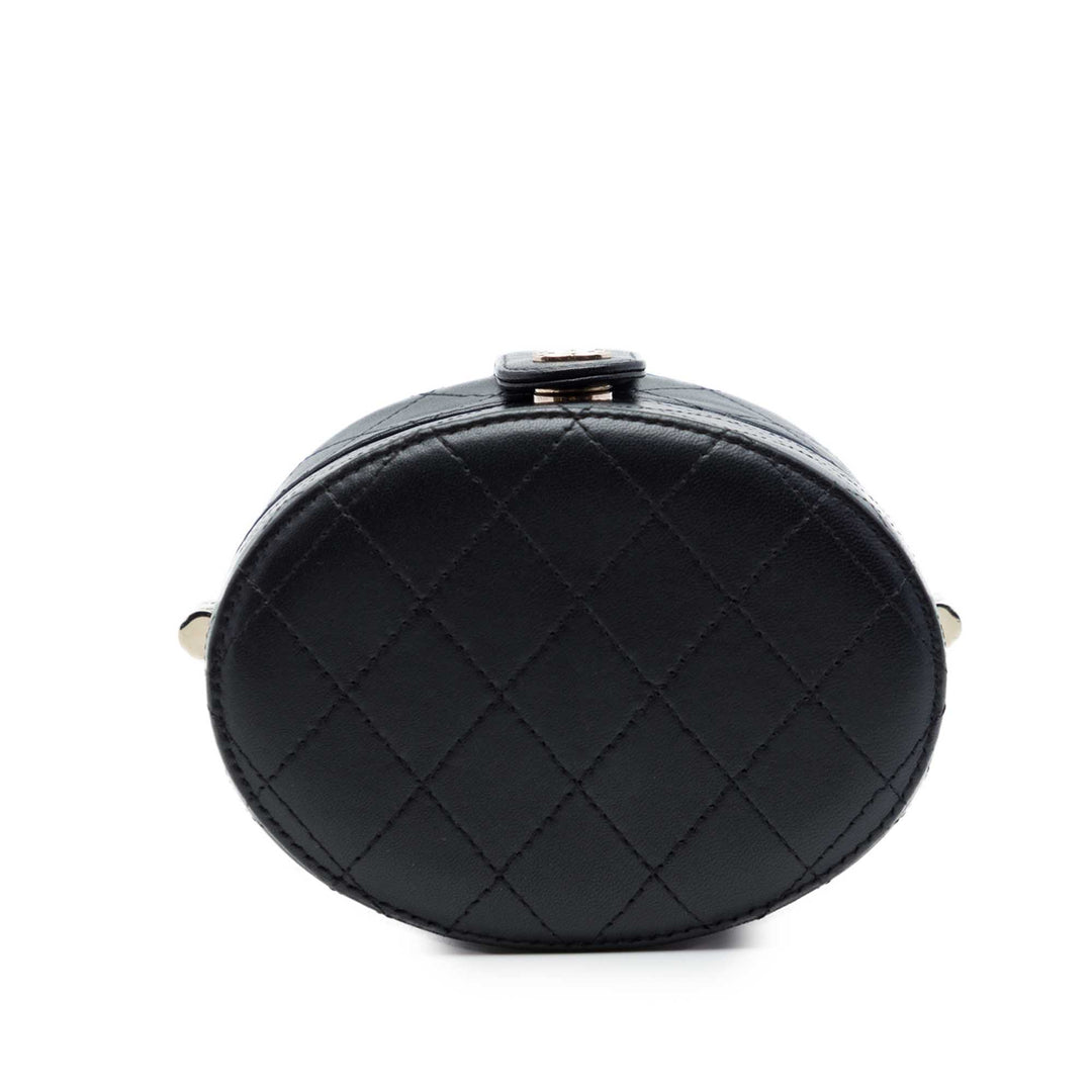 CC Matelassé Rond Vanity Pochette avec chaîne Cuir d'agneau Noir