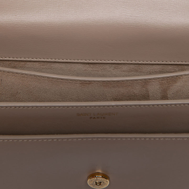 Saint Laurent Sunset Sac Moyen Cuir de veau Beige – vue 4 – GABY PARIS