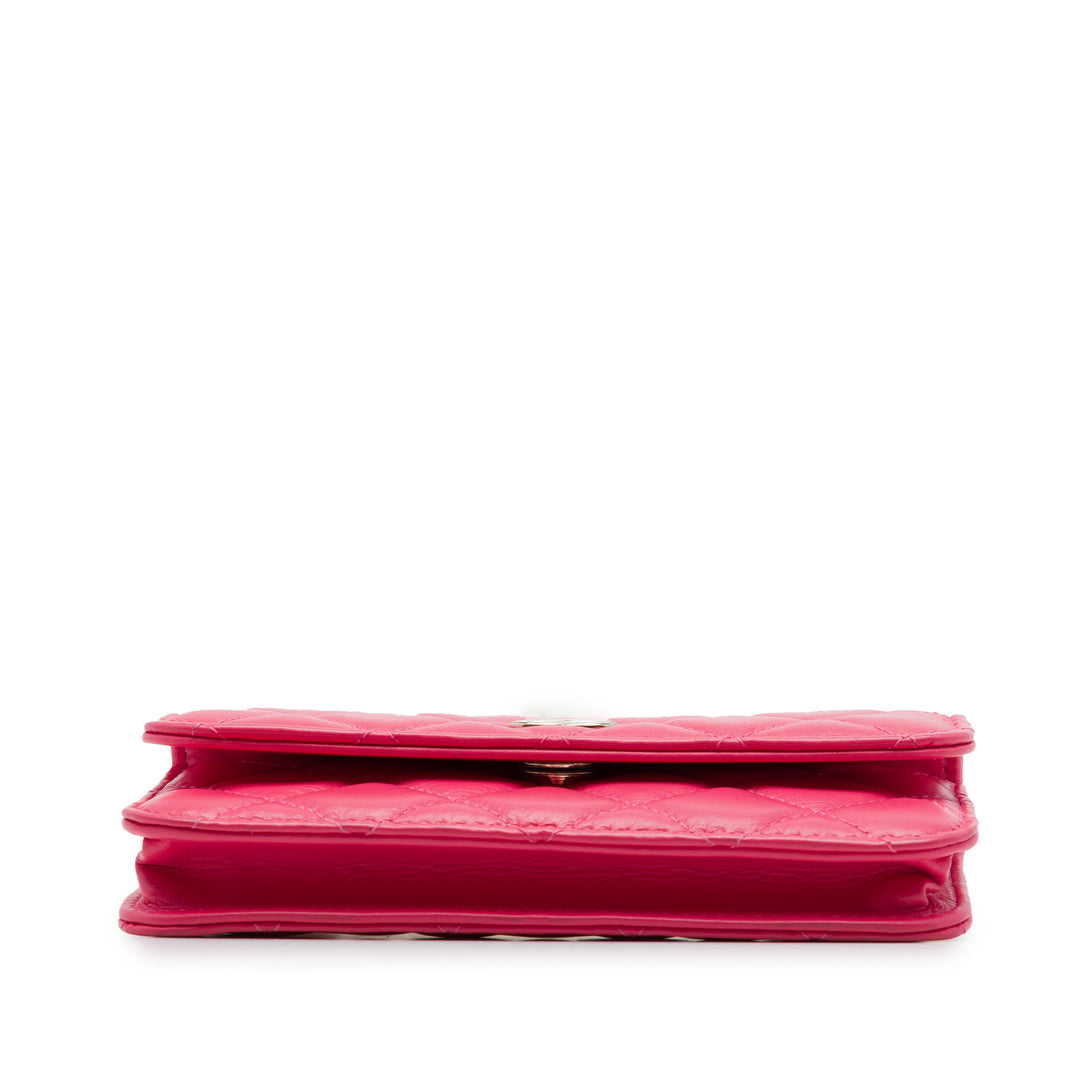 Chanel Matelassé Perles Pochette avec chaîne Maxi Cuir d'agneau Rose – vue 3 – GABY PARIS
