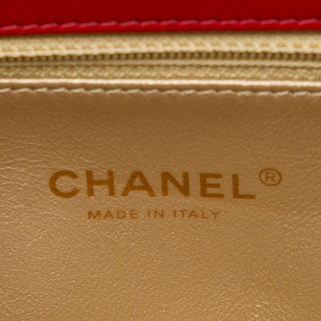 Chanel Matelassé Octagon CC Fermoir à rabat Petit Cuir de veau Rouge