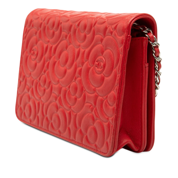 Chanel CC embossé Cuir d’agneau Camellia Wallet on Chain