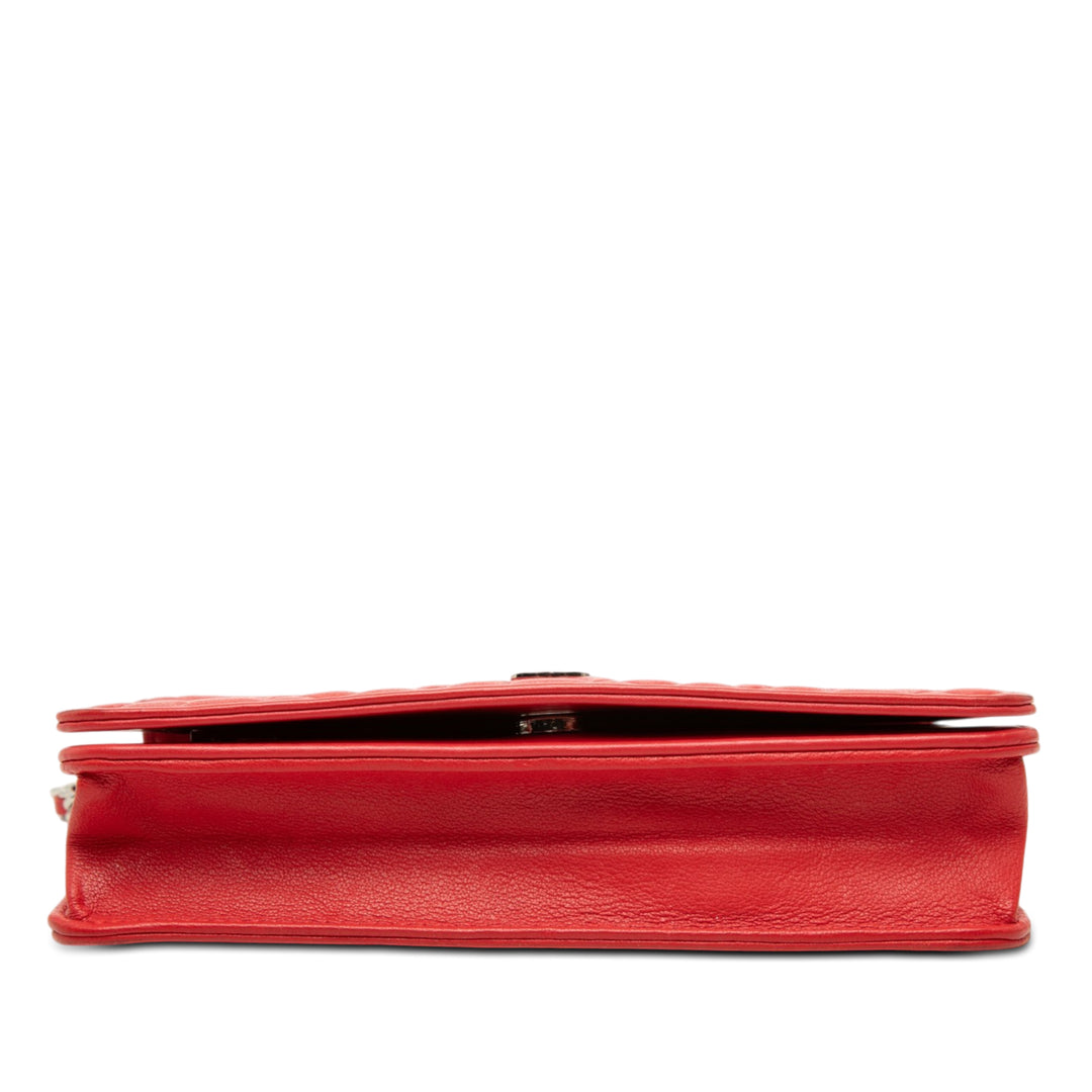 Chanel CC embossé Cuir d’agneau Camellia Wallet on Chain