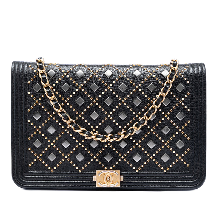 Chanel clouté Cuir de veau grainé Boy Wallet on Chain