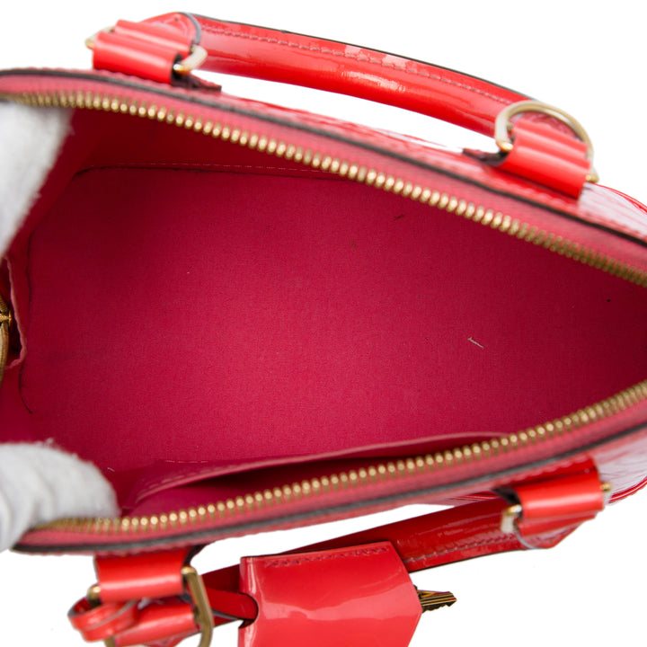Louis Vuitton Alma BB Cuir verni Monogram Rouge – vue 4 – GABY PARIS