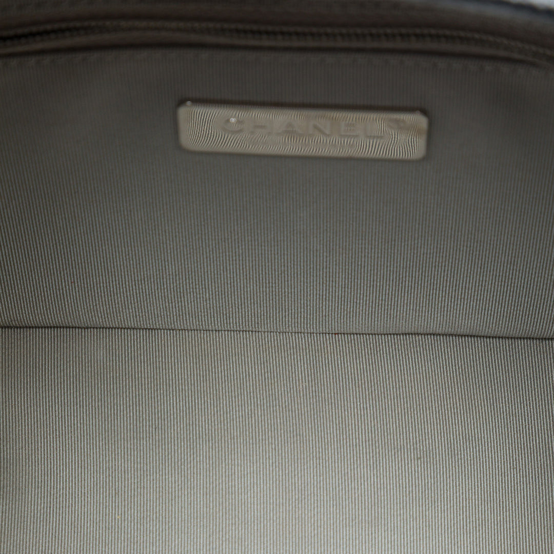 Chanel CC Matelassé Métallisé Coco Curve Vanity Petit Cuir caviar Gris