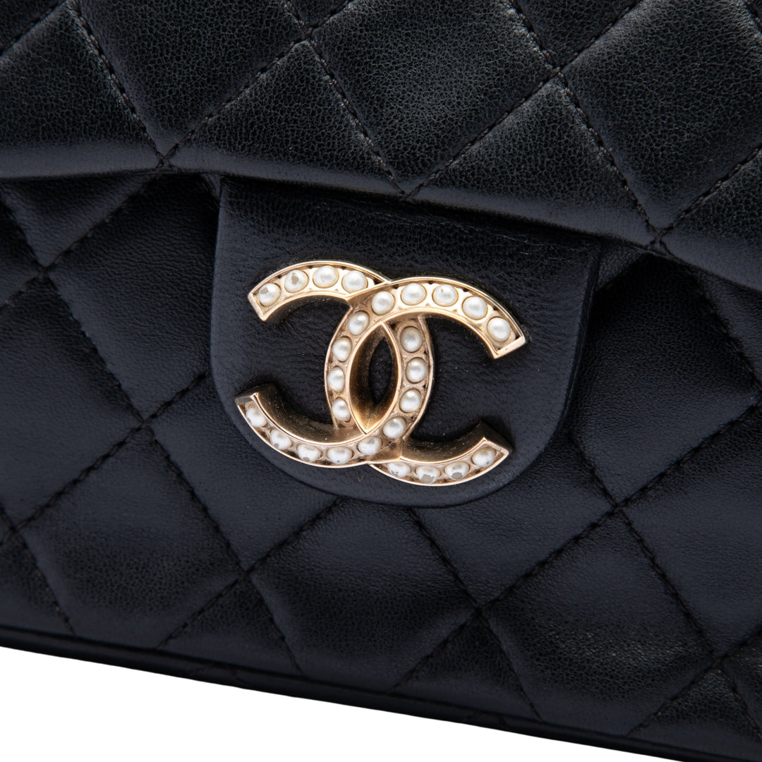 Chanel Matelassé Westminster Perle à rabat Moyen Cuir d'agneau Noir
