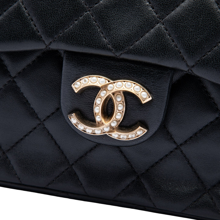Chanel Matelassé Westminster Perle à rabat Moyen Cuir d'agneau Noir