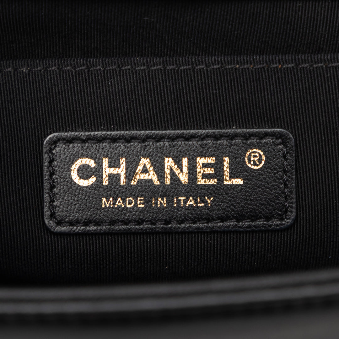 Chanel Multicolor Matelassé Crest Boy à rabat Moyen Cuir d'agneau