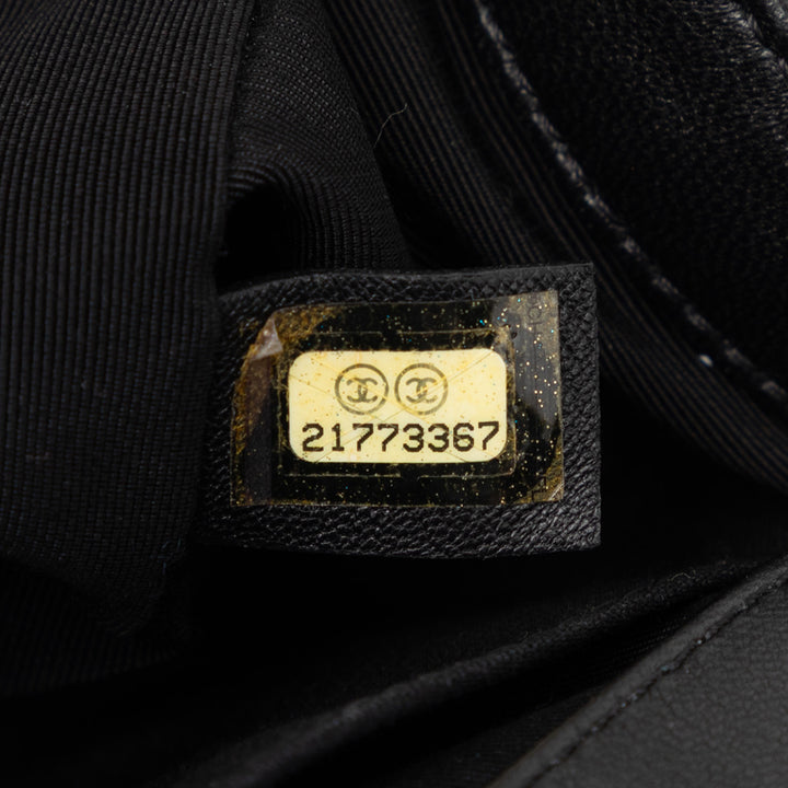 Chanel Multicolor Matelassé Crest Boy à rabat Moyen Cuir d'agneau