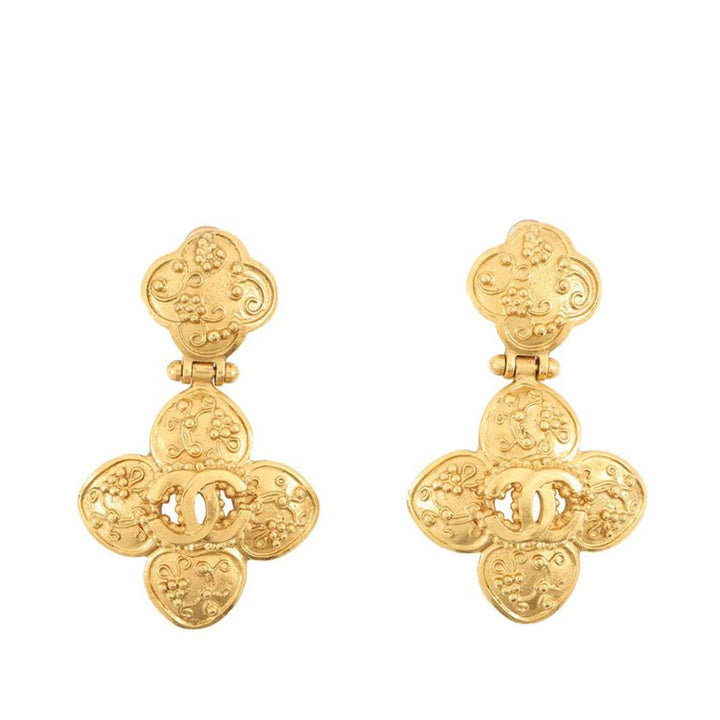 Chanel CC plaqué Flower pendantes Clip On Boucles d’oreilles – GABY PARIS Authentique