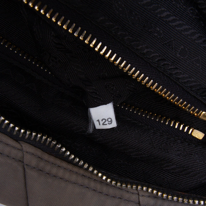 Prada Chevron Quilted Tessuto Dome Sac cartable Gris
