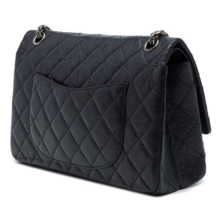 Chanel Sac porté épaule Matelassé vieilli Reissue 2.55 Double rabat 226 Cuir de veau Noir – vue 2 – GABY PARIS