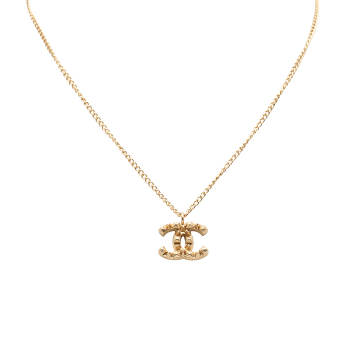 Chanel CC plaqué Pendant Collier – GABY PARIS Authentique