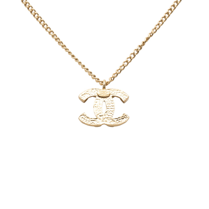 Chanel CC plaqué Pendant Collier – GABY PARIS Authentique
