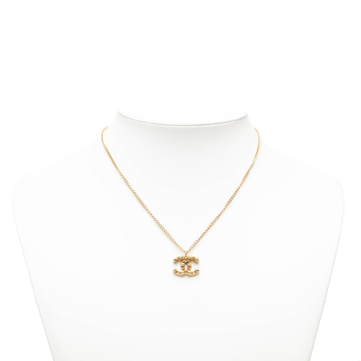 Chanel CC plaqué Pendant Collier – GABY PARIS Authentique