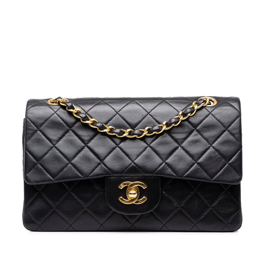 Chanel Sac porté épaule Classic Double rabat Petit Cuir d'agneau Noir – vue principale – GABY PARIS