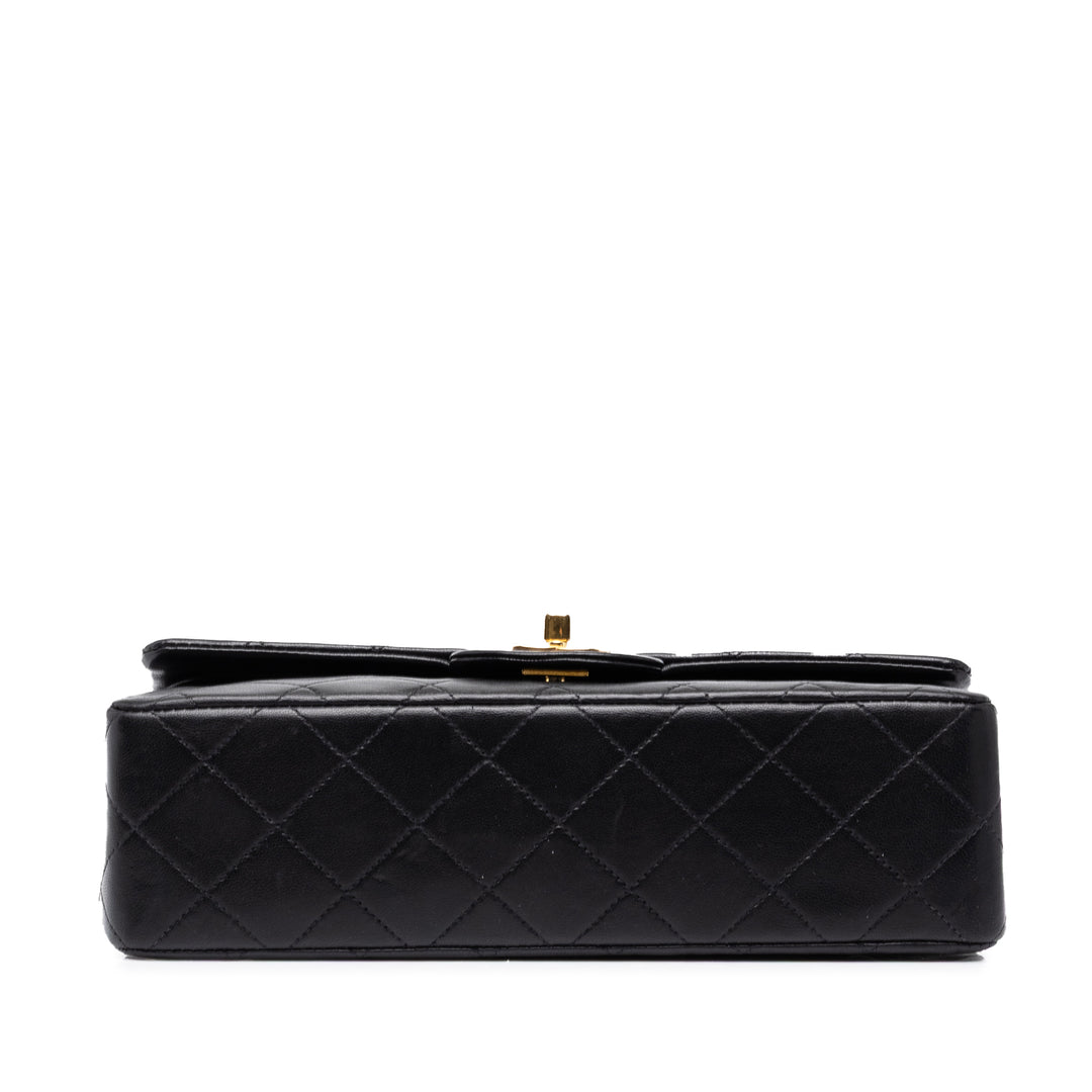 Chanel Sac porté épaule Classic Double rabat Petit Cuir d'agneau Noir – vue 3 – GABY PARIS