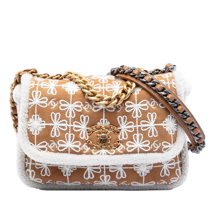 Chanel Medium brodé Daim 19 à rabat with Shearling Trim