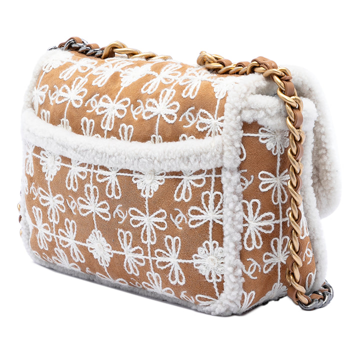 Chanel Medium brodé Daim 19 à rabat with Shearling Trim