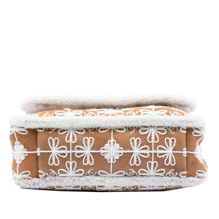 Chanel Medium brodé Daim 19 à rabat with Shearling Trim