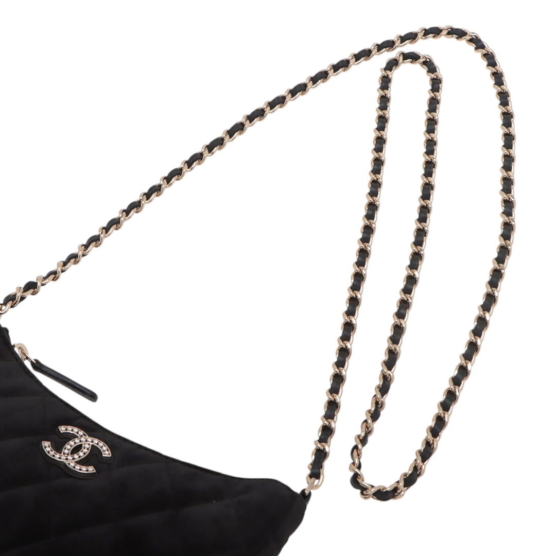Chanel CC Quilted Velour Half Moon Chain Sac porté croisé Noir