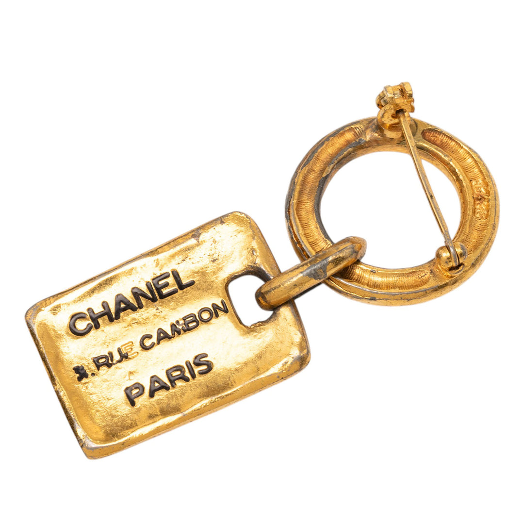 Chanel plaqué Rue Cambon Tag Broche Métal
