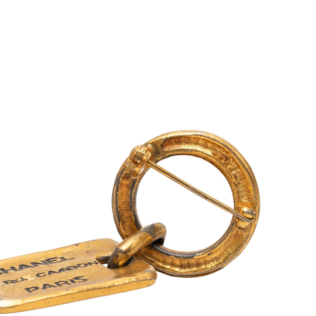 Chanel plaqué Rue Cambon Tag Broche Métal