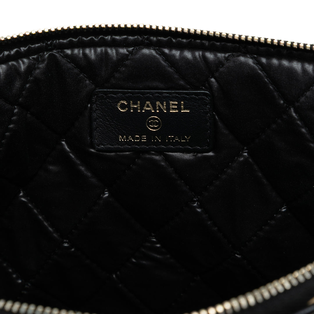 Chanel CC Bicolor Quilted Cuir d’agneau Pochette Noir – GABY PARIS Authentique