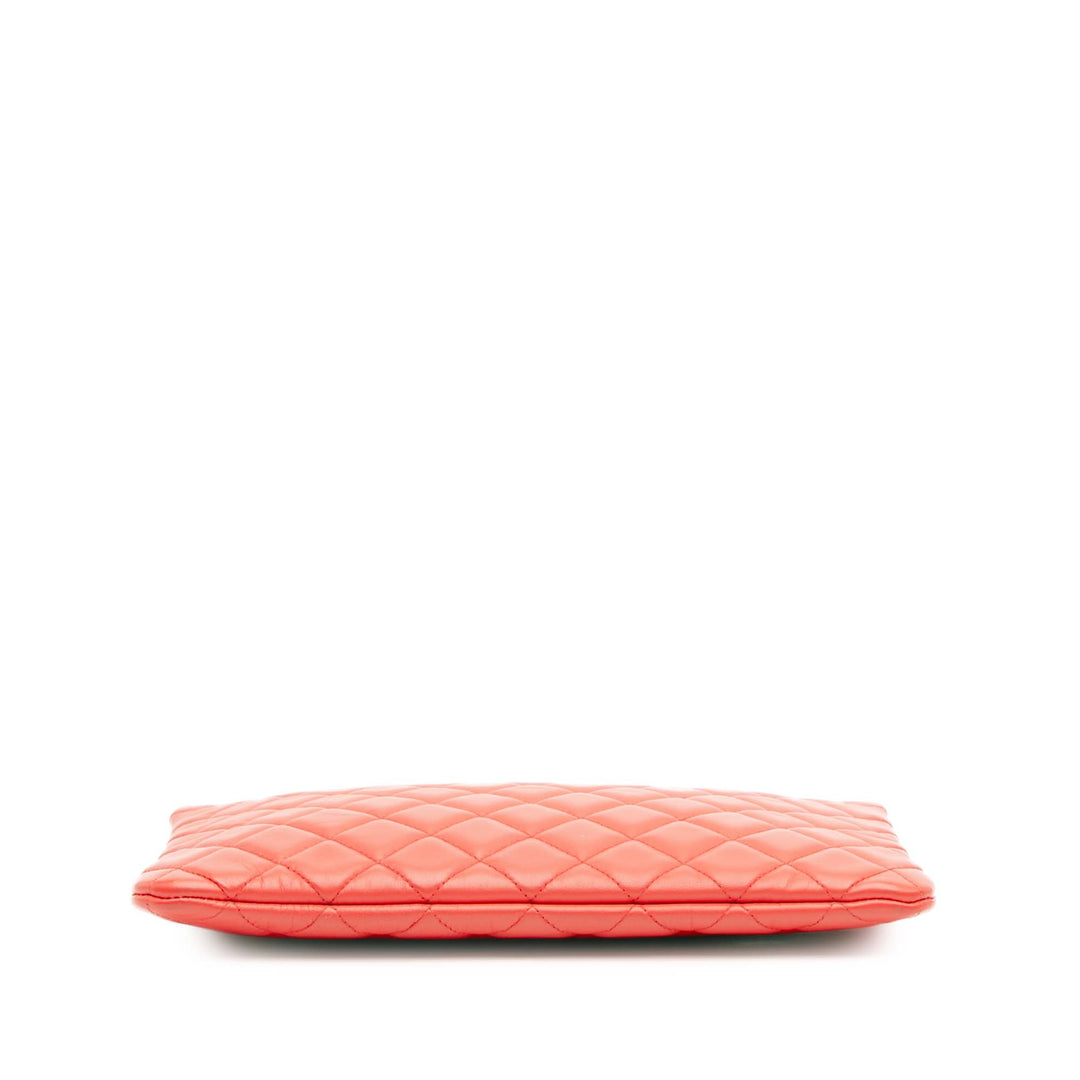 Medium Quilted Lambskin O Case Clutch Red - Gaby Paris