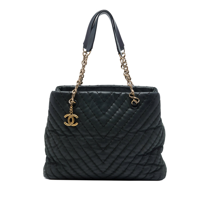 Chanel Chevron Surpique Irisé Cabas Grand Cuir de veau Noir – vue principale – GABY PARIS