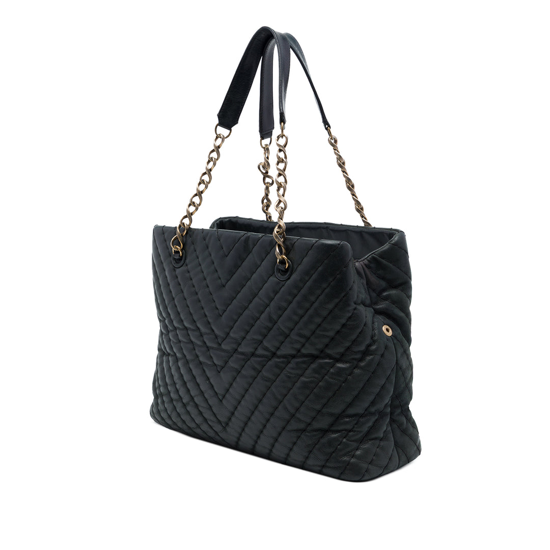 Chanel Chevron Surpique Irisé Cabas Grand Cuir de veau Noir – vue 2 – GABY PARIS