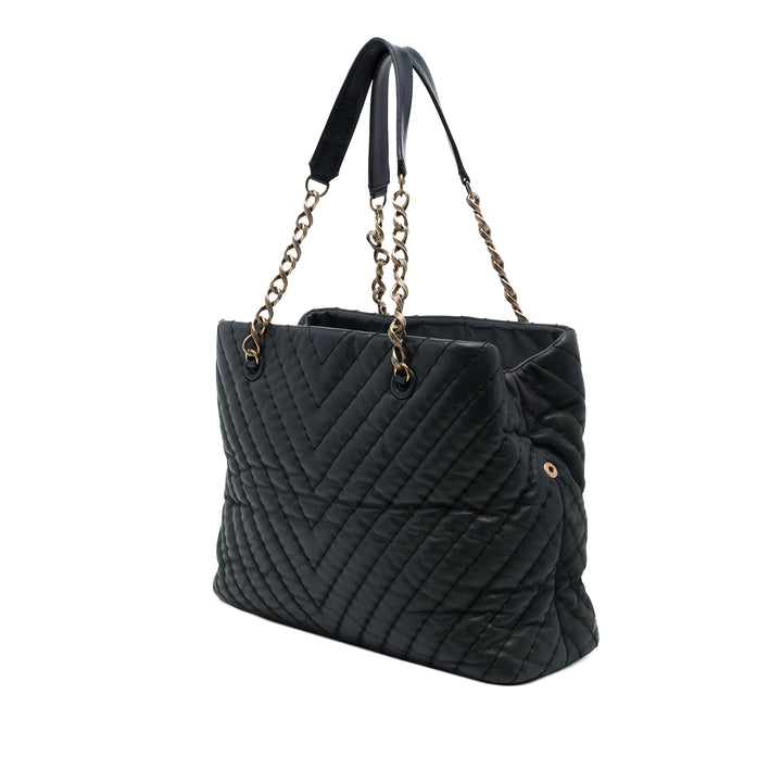 Chanel Chevron Surpique Irisé Cabas Grand Cuir de veau Noir – vue 2 – GABY PARIS