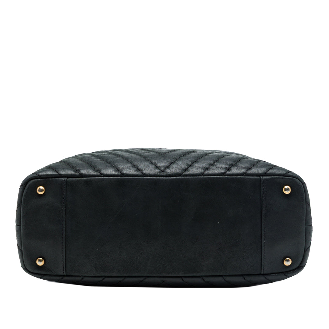 Chanel Chevron Surpique Irisé Cabas Grand Cuir de veau Noir – vue 3 – GABY PARIS