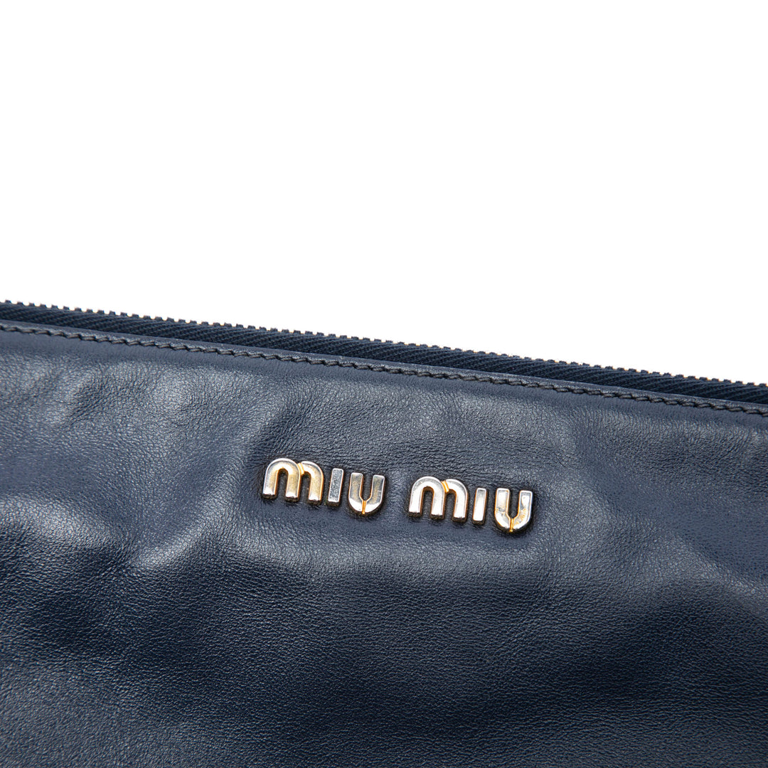 Miu Miu clouté Zippé Pochette Bleu – vue 5 – GABY PARIS