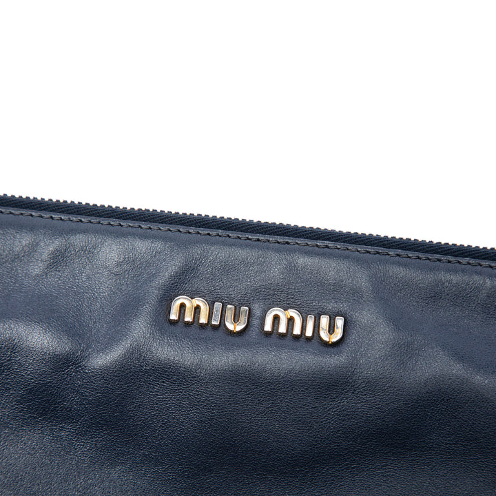 Miu Miu clouté Zippé Pochette Bleu – vue 5 – GABY PARIS