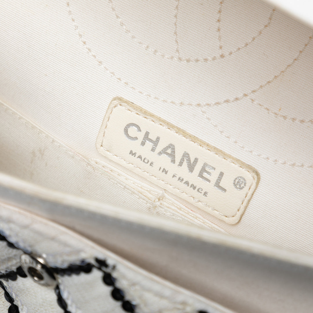 Chanel Reissue 2.55 Quilted Sequinsed Mesh Double rabat 225 Blanc – GABY PARIS Authentique