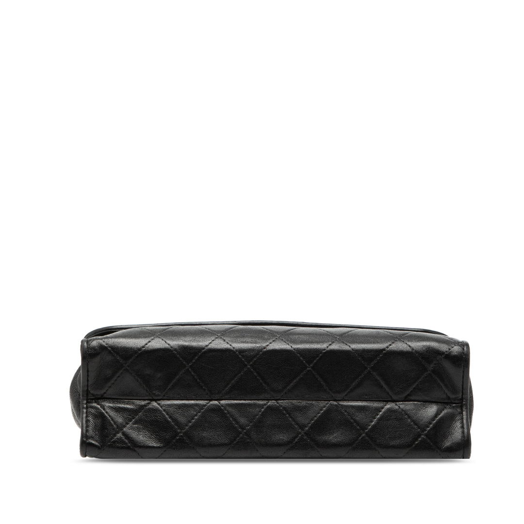 Chanel Matelassé Cuir d’agneau Pompon à rabat