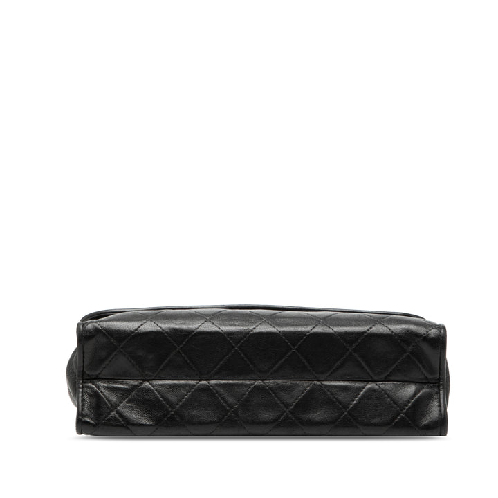 Chanel Matelassé Cuir d’agneau Pompon à rabat